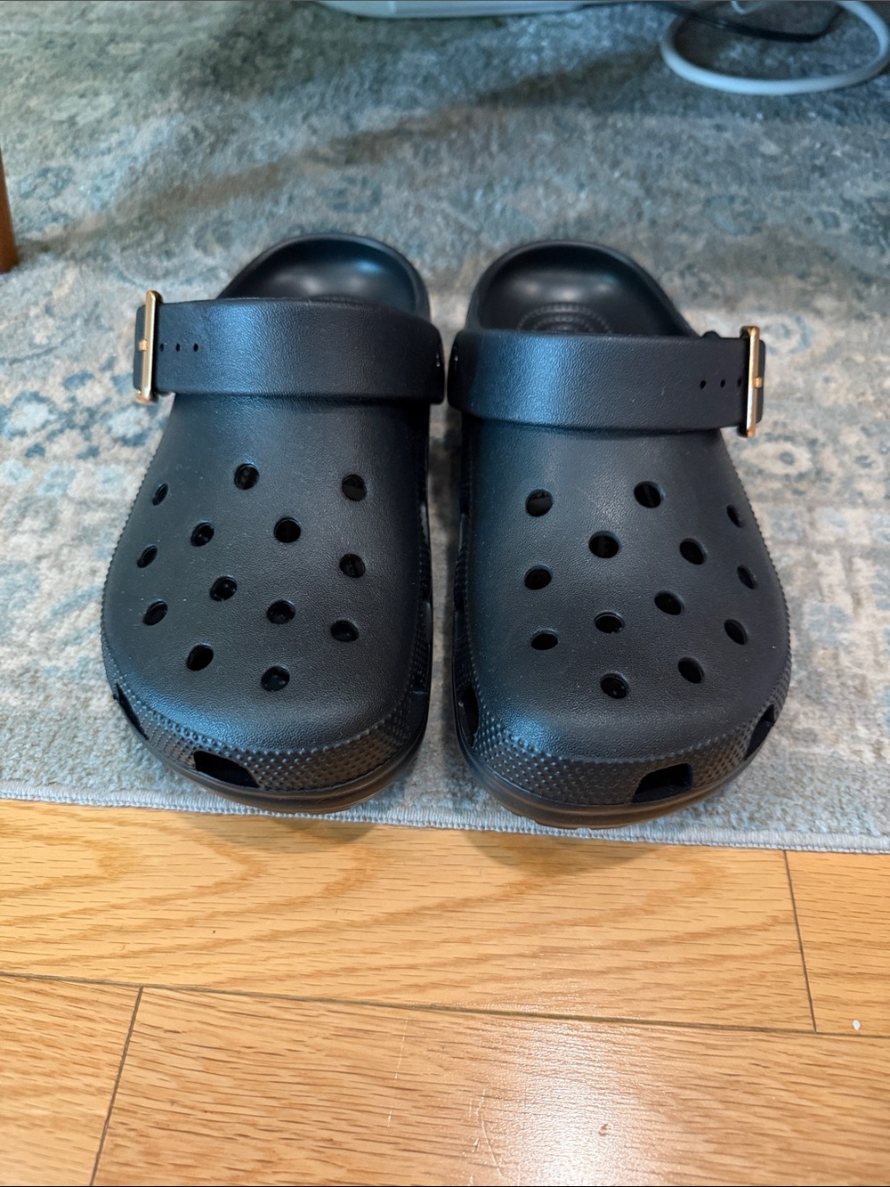 NWOT Adult Classic Crocs - Black with Gold Buckle - Womens Size 9 - Picture 3 of 6